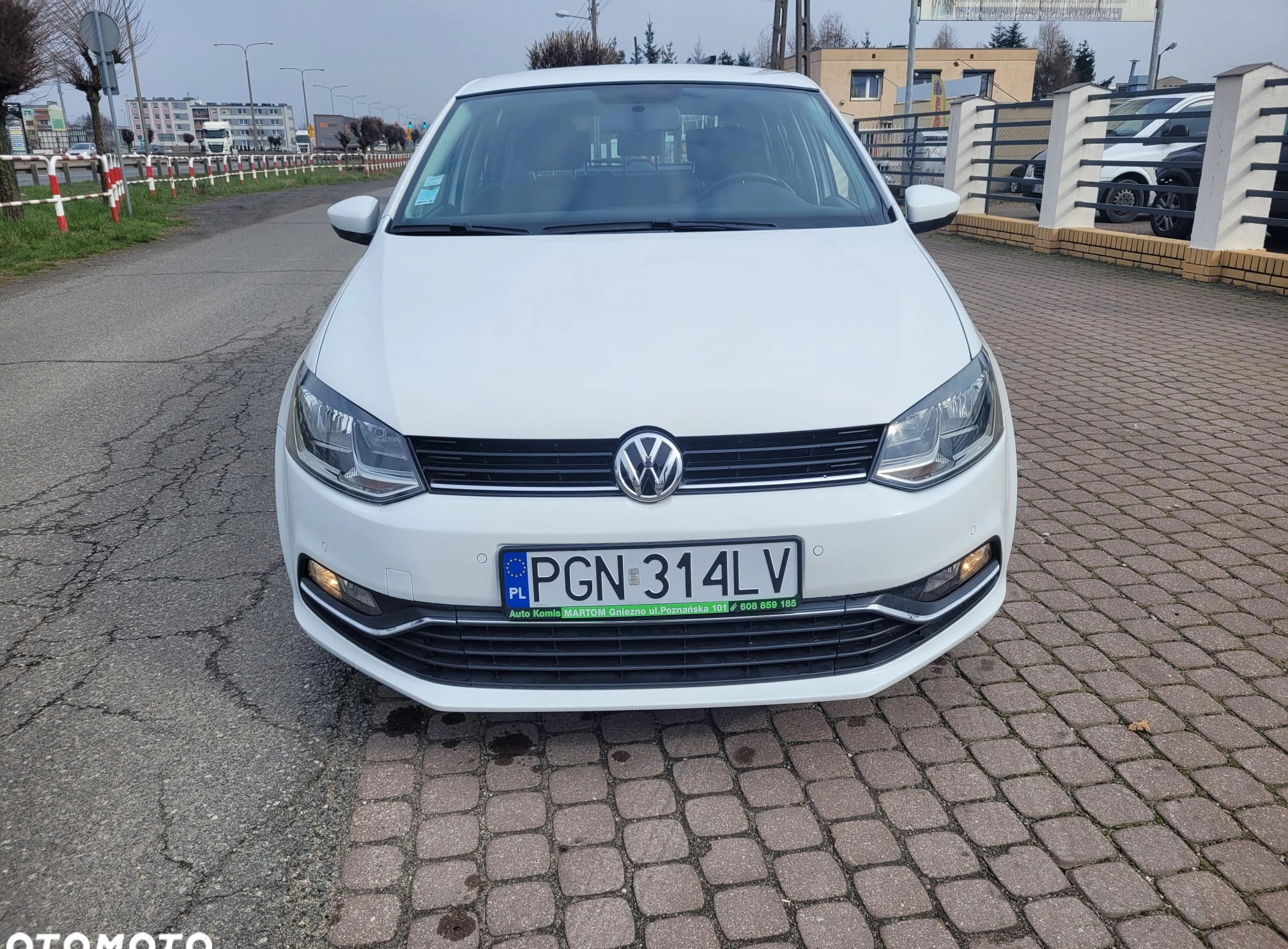 Volkswagen Polo cena 42900 przebieg: 120000, rok produkcji 2017 z Gniezno małe 191